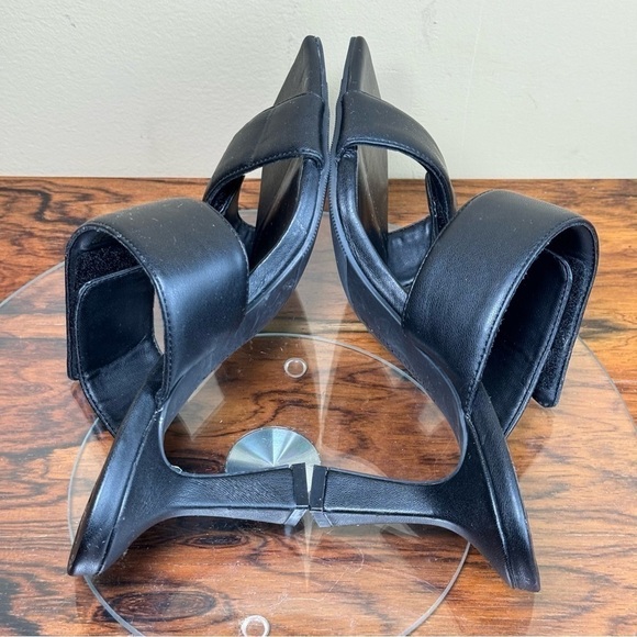 Open Edit Quincy Sandal in black - Picture 12 of 16